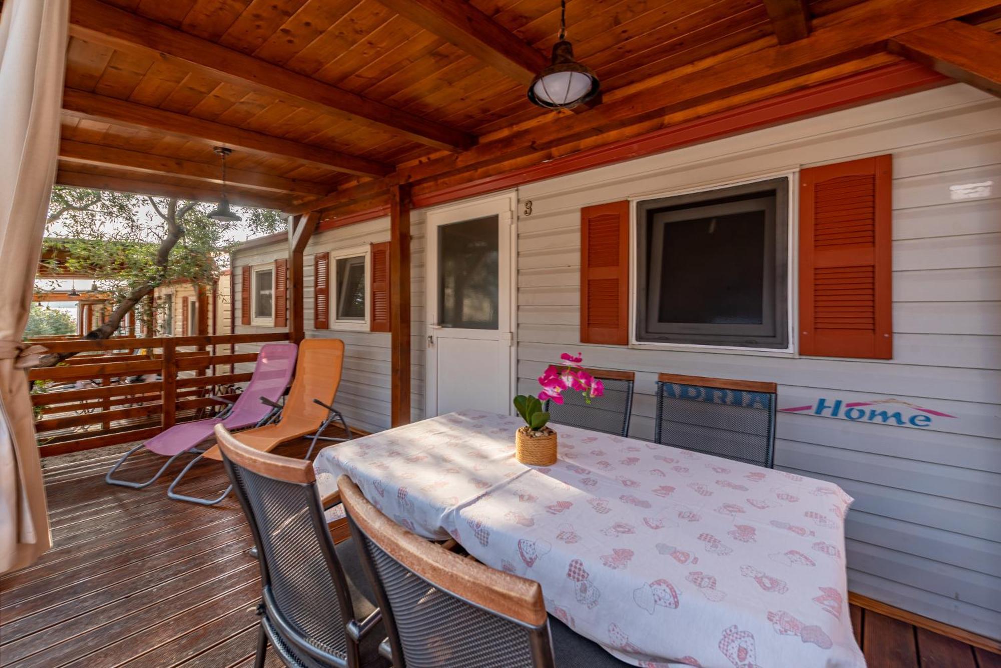 Camp Mrkva Mobile Homes With Pool Sukosan Room photo