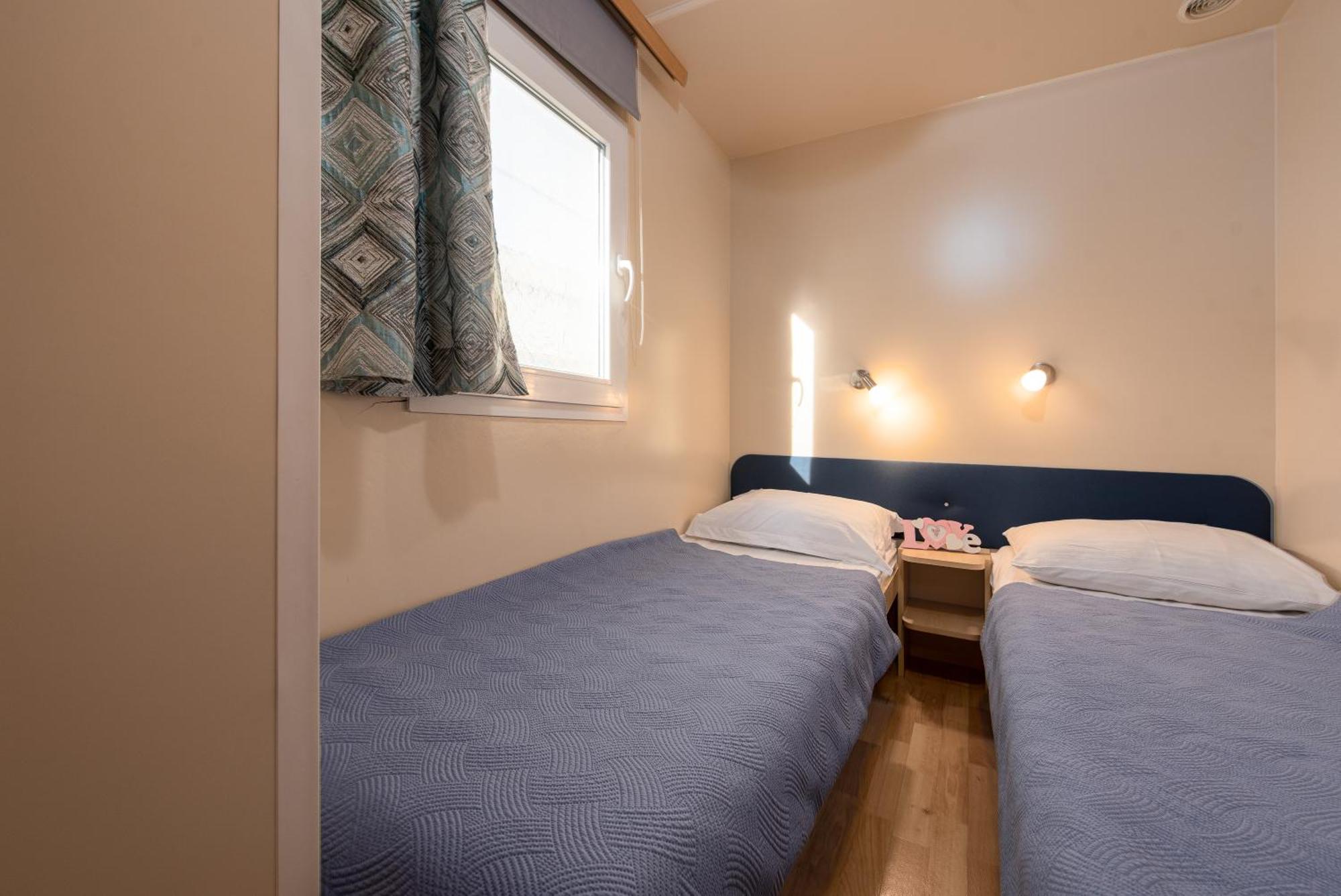 Camp Mrkva Mobile Homes With Pool Sukosan Room photo