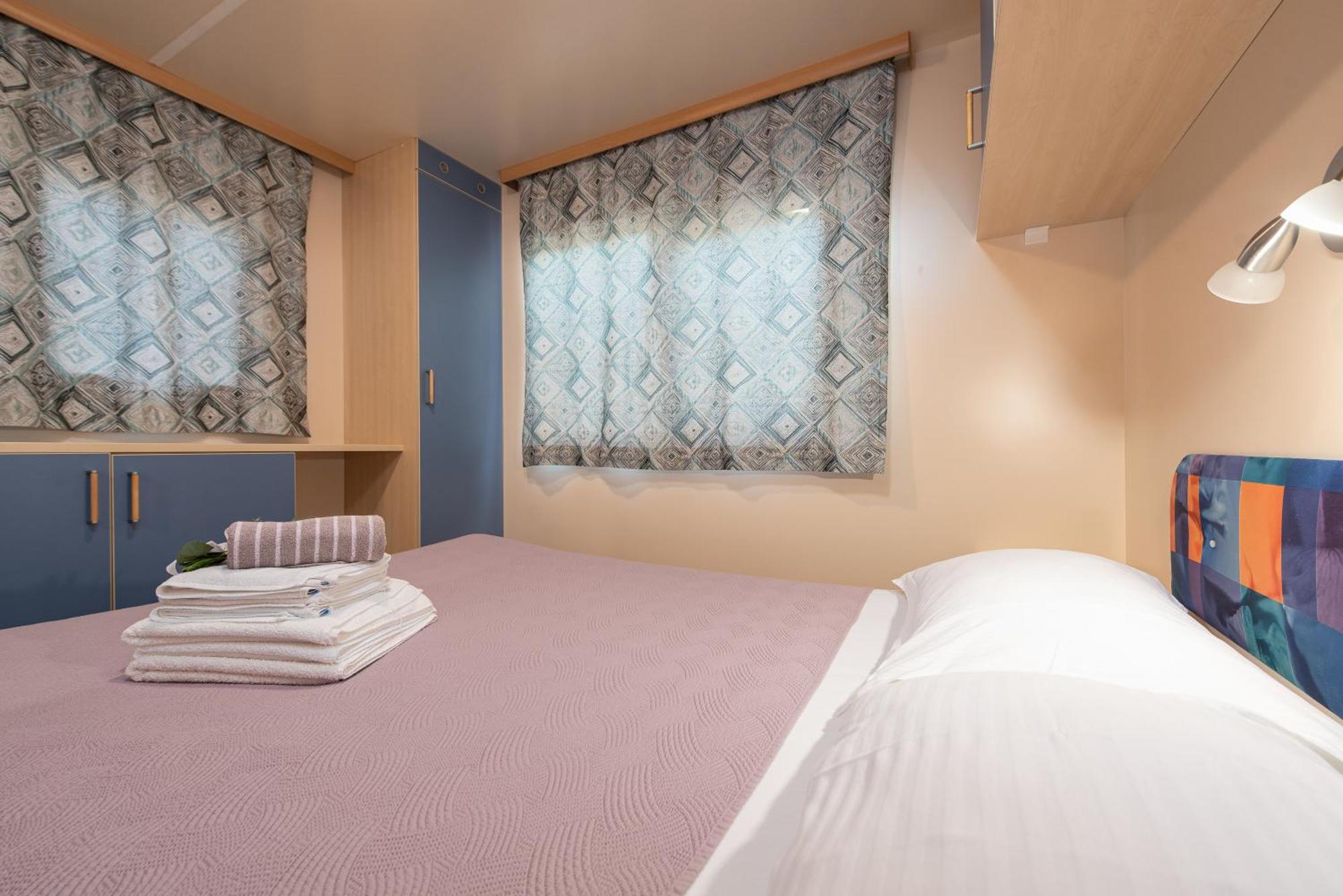 Camp Mrkva Mobile Homes With Pool Sukosan Room photo