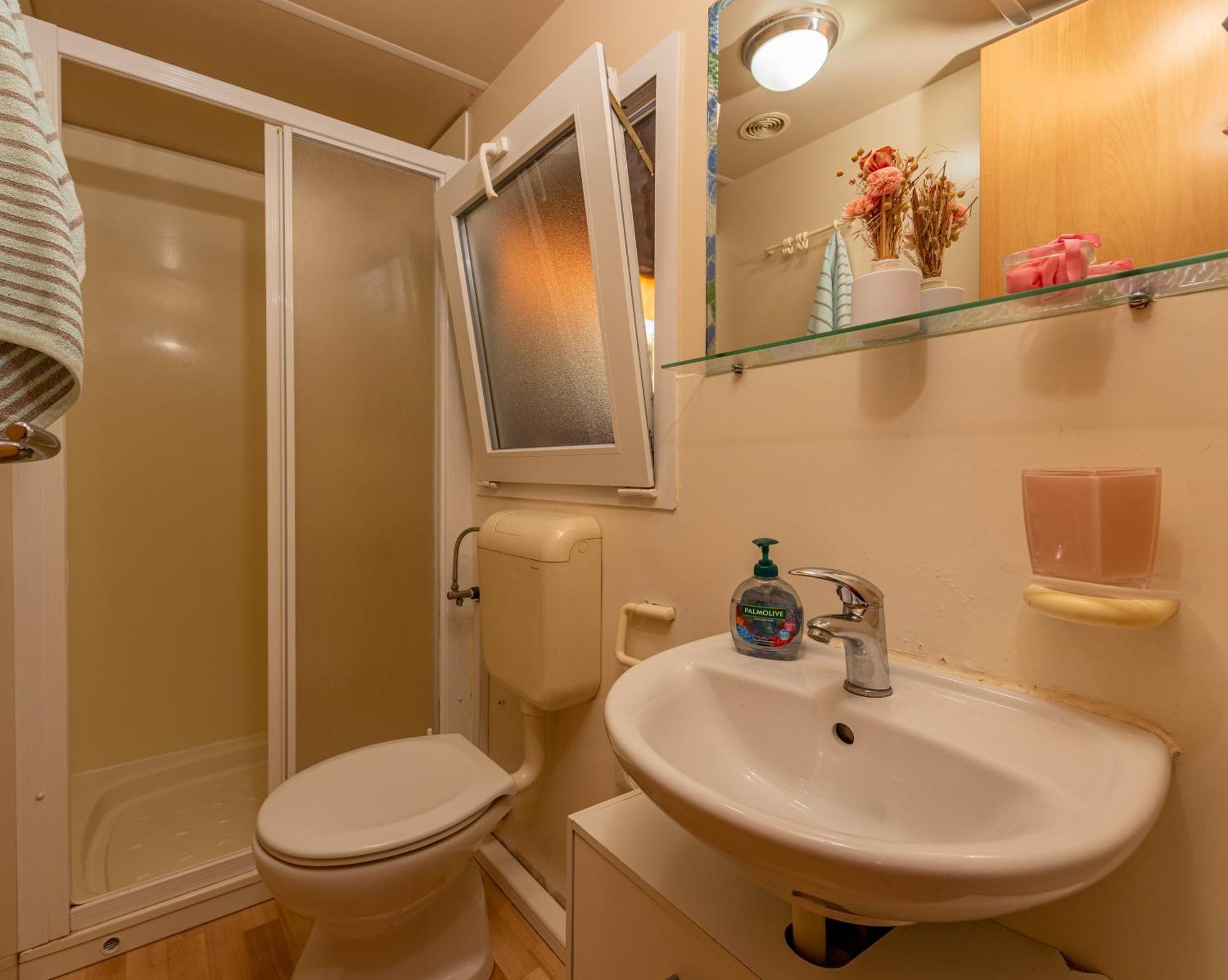 Camp Mrkva Mobile Homes With Pool Sukosan Room photo