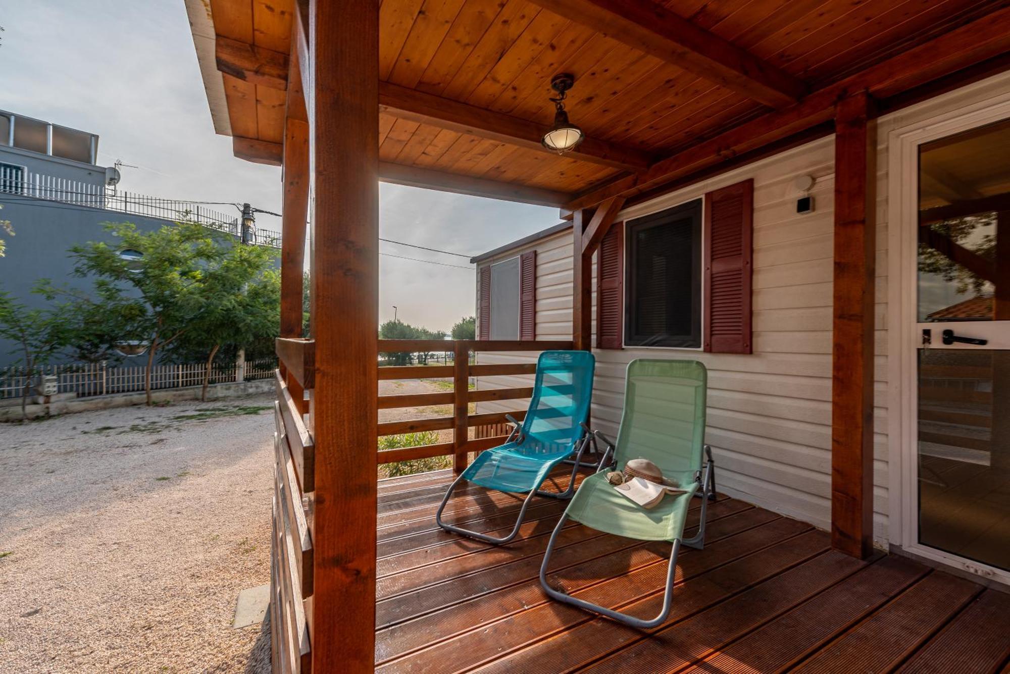 Camp Mrkva Mobile Homes With Pool Sukosan Room photo